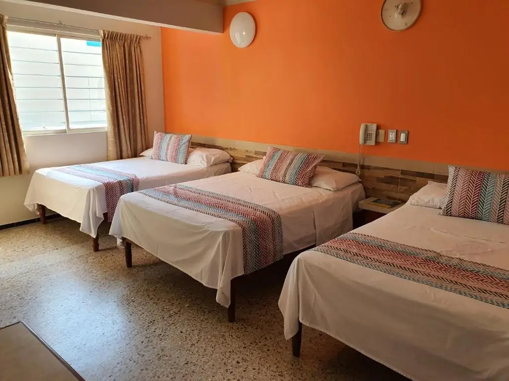 Comfort Triple Room with Shower - Hotel Atlantico